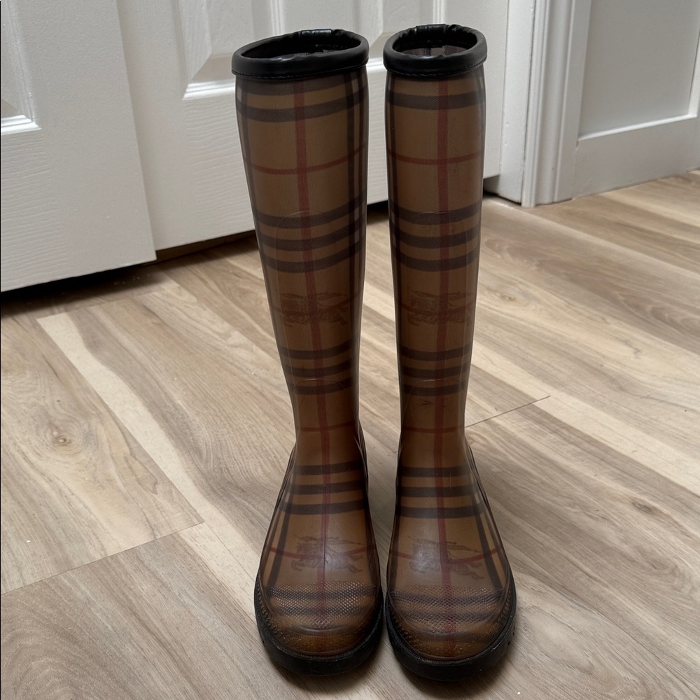 Burberry women’s Plaid Knee-High Rain Boots size 37.